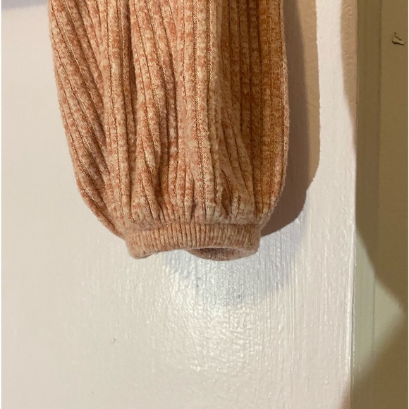 pink crop sweater - Picture 5 of 6